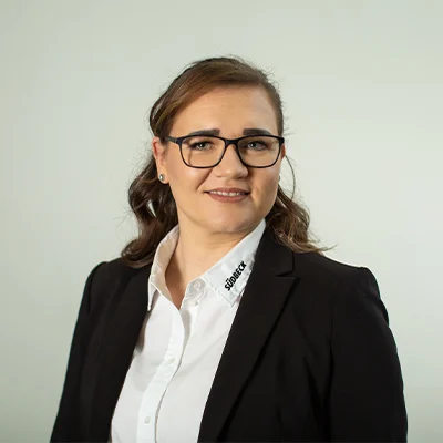 Julia Stainert Dispo