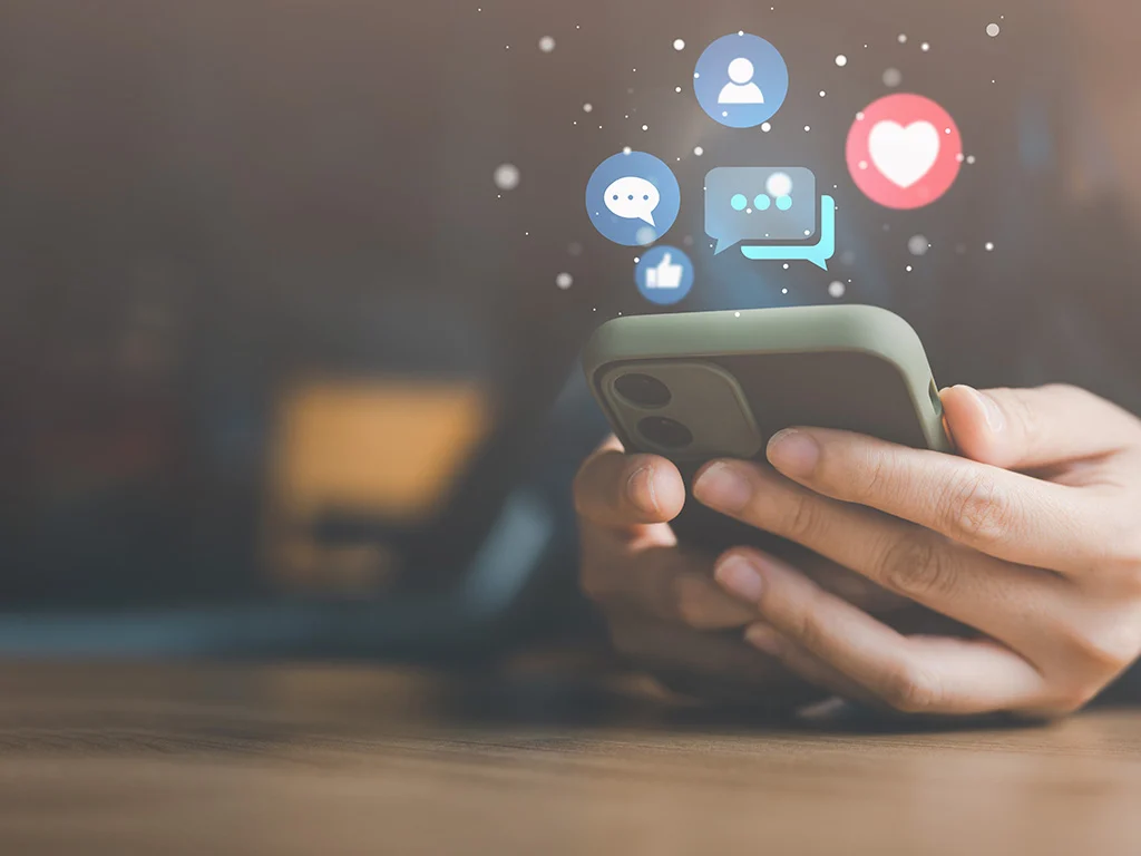 AdobeStock 389657913 Social Media Manager suedbeck